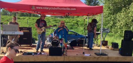 Musicians perform on vocals, keyboard and guitar along the race route.